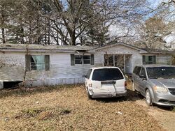 Pre-foreclosure in  MAPLEWOOD DR Haughton, LA 71037