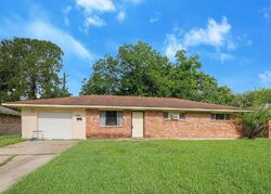 Pre-foreclosure in  BUTTONWOOD DR Baton Rouge, LA 70812