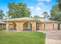 Pre-foreclosure in  RUSTLING OAKS DR Baton Rouge, LA 70818