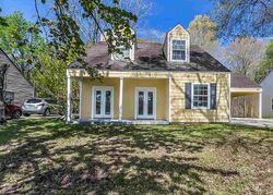 Pre-foreclosure in  TRACEY LEE DR Baton Rouge, LA 70820