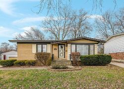  N Park Dr, Glenwood IL