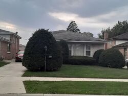 Pre-foreclosure in  MARQUETTE AVE Calumet City, IL 60409