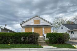 Pre-foreclosure in  N CENTER ST Crest Hill, IL 60403