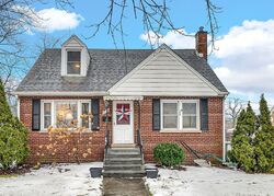 Pre-foreclosure in  178TH ST Lansing, IL 60438