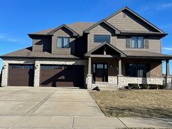 Pre-foreclosure in  S SUNSET LAKES DR Manhattan, IL 60442