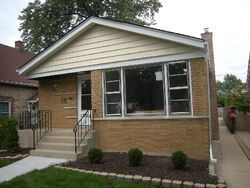 Pre-foreclosure in  MAPLE AVE Blue Island, IL 60406
