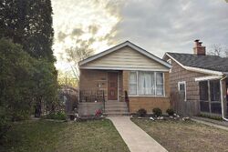 Pre-foreclosure in  MAPLE AVE Blue Island, IL 60406