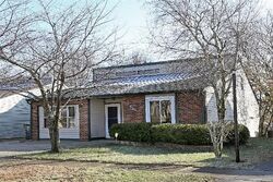 Pre-foreclosure in  HIDDEN POINT DR Lexington, KY 40517