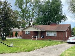 Pre-foreclosure in  MONTCLAIR AVE Louisville, KY 40218