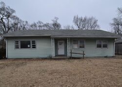 Pre-foreclosure in  SE BELLVIEW AVE Topeka, KS 66607