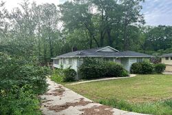Pre-foreclosure in  CEDAR LN Bessemer, AL 35023