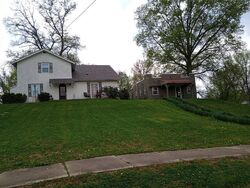 Pre-foreclosure in  E MULBERRY ST Pinckneyville, IL 62274