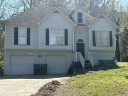 Pre-foreclosure in  CALLOWAY DR NW Atlanta, GA 30314