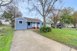 Pre-foreclosure in  17TH AVE N Texas City, TX 77590