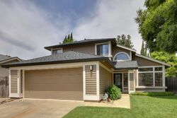 Pre-foreclosure in  WOLF CREEK CT Elk Grove, CA 95758