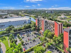 Pre-foreclosure in  S CYPRESS BEND DR  Pompano Beach, FL 33069