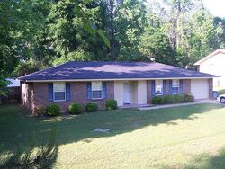 Pre-foreclosure in  LAKESIDE DR Eufaula, AL 36027