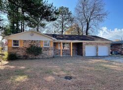 Pre-foreclosure in  WOODMEAD ST SW Decatur, AL 35601