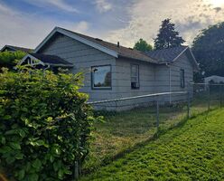 Pre-foreclosure in  7TH AVE Longview, WA 98632