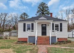 Pre-foreclosure in  YORKSHIRE DR Richmond, VA 23224