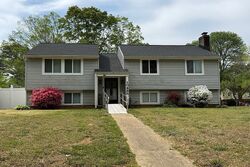 Pre-foreclosure in  CRUMPETS LN Richmond, VA 23235