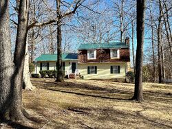 Pre-foreclosure in  CAGLE CIR Savannah, TN 38372