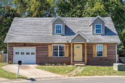 Pre-foreclosure in  BENTLEY CT Clarksville, TN 37042