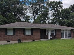Pre-foreclosure in  DAVIS LN Chattanooga, TN 37416