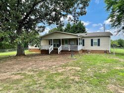 Pre-foreclosure in  EARLS RIDGE RD Gaffney, SC 29341