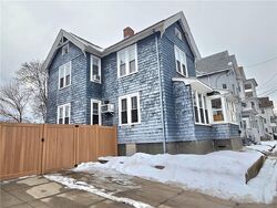 Pre-foreclosure in  LINWOOD AVE Providence, RI 02909