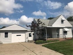 Pre-foreclosure in  WOODWAY AVE Cleveland, OH 44134