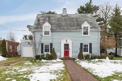 Pre-foreclosure in  W CARL AVE Baldwin, NY 11510