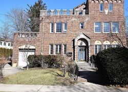 Pre-foreclosure in  HILLSIDE AVE Great Neck, NY 11021