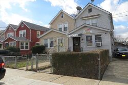 Pre-foreclosure in  202ND ST Saint Albans, NY 11412