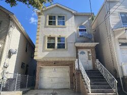 Pre-foreclosure in  FRANKLIN ST Elizabeth, NJ 07206