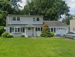 Pre-foreclosure in  VILLAGE RD Pompton Plains, NJ 07444