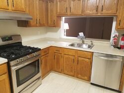 Pre-foreclosure in  WOODBRIDGE COMMONS WAY Iselin, NJ 08830