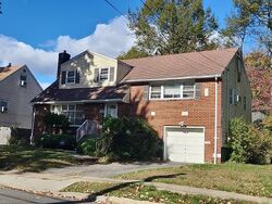 Pre-foreclosure in  IRVINGTON RD Teaneck, NJ 07666