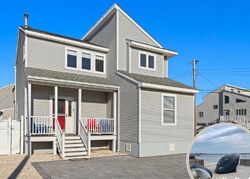 Pre-foreclosure in  WALTER BLVD Manahawkin, NJ 08050