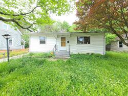 Pre-foreclosure in  LYNDHURST AVE Saint Louis, MO 63114