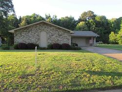 Pre-foreclosure in  JUDITH DR Pearl, MS 39208
