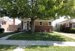 Pre-foreclosure in  TAYLOR ST Saint Clair Shores, MI 48082