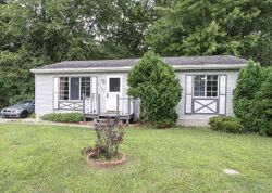 Pre-foreclosure in  HILLIARD RD Lansing, MI 48911