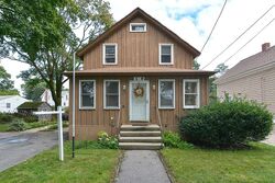 Pre-foreclosure in  HOWLAND ST Seekonk, MA 02771