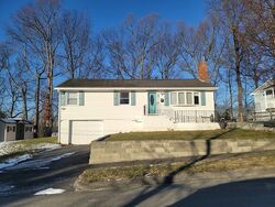 Pre-foreclosure in  CLARIDGE RD Worcester, MA 01606