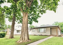 Pre-foreclosure in  SE MASSACHUSETTS AVE Topeka, KS 66605