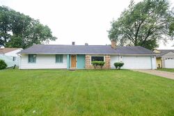 Pre-foreclosure in  GREENWOOD DR South Bend, IN 46614