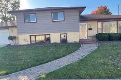 Pre-foreclosure in  PRINCE DR South Holland, IL 60473