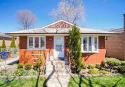 Pre-foreclosure in  W 111TH ST Oak Lawn, IL 60453