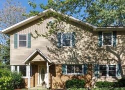 Pre-foreclosure in  LINDEN AVE Darien, IL 60561